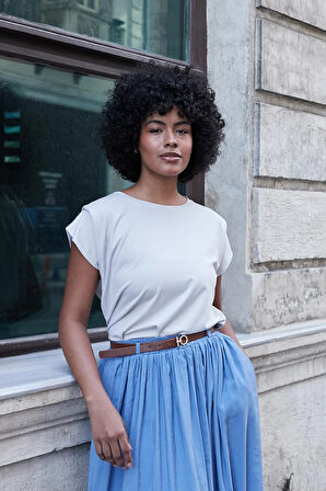 Kadın Geniş Sıfır Yaka Düşük Omuzlu Pileli Bluz-Taş