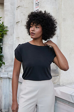 Kadın Modal Penye Geniş Sıfır Yaka Düşük Omuzlu Apoletli Kısa Kol T-shirt Bluz-Siyah