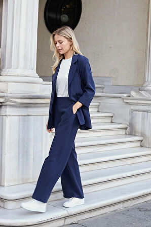 Kadın İpeksi Dokulu Modal Kumaş Yakalı Cep Kapaklı Oversize Salaş Blazer Ceket-Lacivert