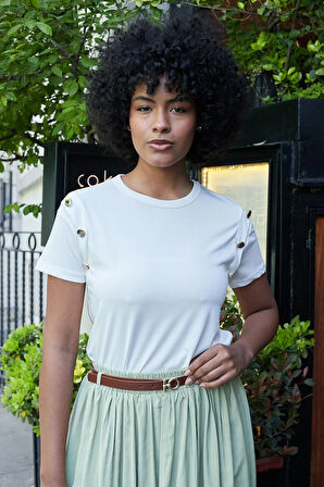 Kadın Kaliteli Modal Kumaş Sıfır Yaka Düğme Aksesuarlı Kısa Kol T-shirt Bluz-Krem