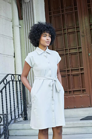 Kadın İpeksi Modal Kumaş Yakalı Düşük Omuzlu Diz Altı Kuşaklı Düğmeli Elbise-Taş