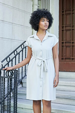 Kadın İpeksi Modal Kumaş Yakalı Düşük Omuzlu Diz Altı Kuşaklı Düğmeli Elbise-Taş