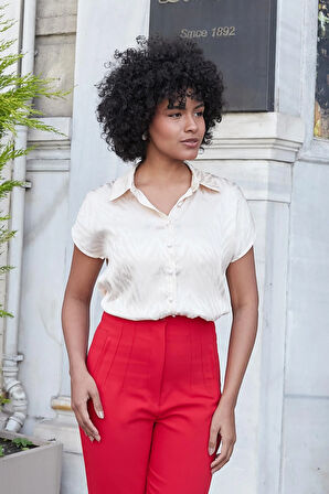 Kadın Yakalı Düşük Omuzlu Kısa Kol Saten Likrasız Şık Kumaş Gömlek-Bej