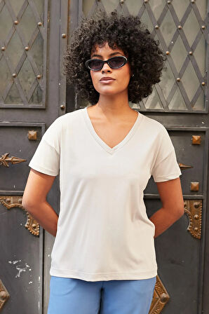 Kadın İpeksi Modal Penye Esnek Kumaş V Yaka Düşük Omuzlu Kısa Kol T-shirt Bluz-Taş