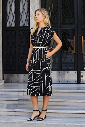 Kadın Yumuşak Dokulu İpeksi Modal Kumaş Hakim Yaka Beli Lastikli Önü Düğmeli Diz Altı Elbise-Siyah Desen