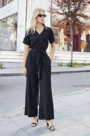 Kadın İpeksi Modal Kumaş Yakalı Cep Kapaklı Önü Fermuarlı Beli Lastikli Kısa Kol Bol Paça Tulum-Siyah