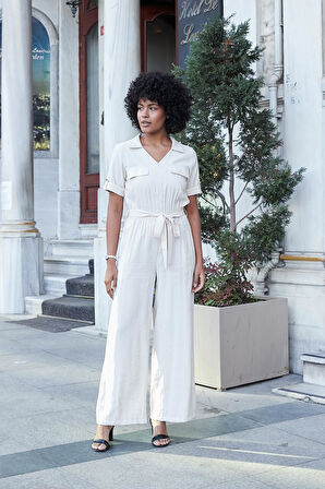 Kadın İpeksi Modal Kumaş Yakalı Cep Kapaklı Önü Fermuarlı Beli Lastikli Kısa Kol Bol Paça Tulum-Bej