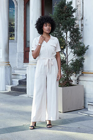 Kadın İpeksi Modal Kumaş Yakalı Cep Kapaklı Önü Fermuarlı Beli Lastikli Kısa Kol Bol Paça Tulum-Bej