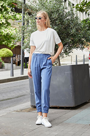 Kadın İpeksi Modal Kumaş Yüksek Bel Yan Cepli Paçası ve Beli Lastikli Havuç Kesim Pantolon-İndigo