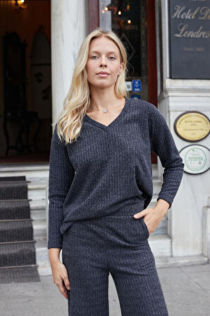 Kadın Simli Kaşkorse V Yaka Düşük Omuzlu Uzun Kol Yırtmaçlı Bluz -Lacivert 