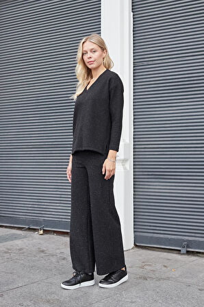 Kadın Simli Kaşkorse V Yaka Düşük Omuzlu Uzun Kol Yırtmaçlı Bluz -Siyah 