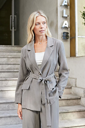 Kadın İpeksi Modal Kumaş Yakalı Cep Kapaklı Kolları Düğmeli Bağcıklı Uzun Blazer Baharlık Ceket-Antrasit