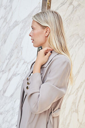 Kadın İpeksi Modal Kumaş Yakalı Cep Kapaklı Kolları Düğmeli Bağcıklı Uzun Blazer Baharlık Ceket-Vizon