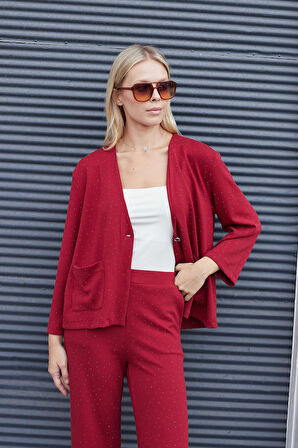 Kadın İpeksi Dokulu Taş Baskılı Esnek Kumaş V Yaka Cepli Düğmeli Ceket Hırka-Bordo