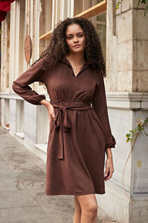 Kadın Süet Dokulu Kumaş Yakalı Uzun Kol Bağcıklı Cepli Diz Üstü Ofis-Günlük Elbise-Kahve