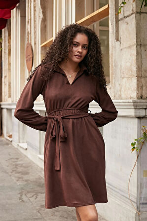 Kadın Süet Dokulu Kumaş Yakalı Uzun Kol Bağcıklı Cepli Diz Üstü Ofis-Günlük Elbise-Kahve