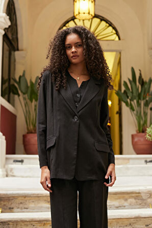 Kadın Çizgili Yakalı Cep Kapaklı Kolları Düğmeli Boyfriend Blazer Ceket-Siyah Çizgi 