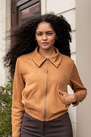 Kadın Hafif Likralı Süet Kumaş Yakalı Fermuarlı Arkası Lastikli Cepli Kısa Ceket Mont-Camel 