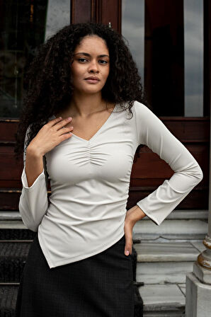 Kadın Likralı Esnek Hafif Parlak Kumaş V Yaka Büzgülü Uzun Kol Asimetrik Bluz-Taş