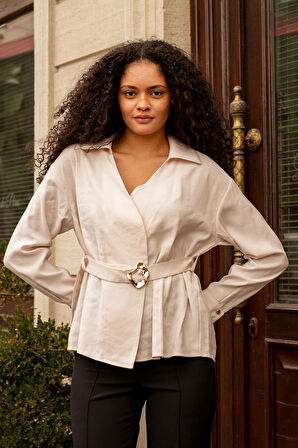 Kadın İpeksi Dokulu Likrasız Modal Kumaş Yakalı Anvelop Kemerli Şık Bluz-Bej