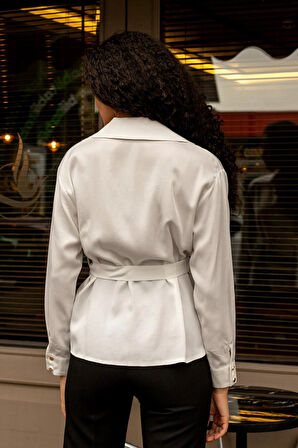 Kadın İpeksi Dokulu Likrasız Modal Kumaş Yakalı Anvelop Kemerli Şık Bluz-Krem