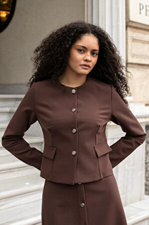 Kadın Hafif Esnek Kumaş Geniş Sıfır Yaka Cep Kapaklı Uzun Kol Dar Kesim Hafif Kısa Blazer Ceket-Kahve 