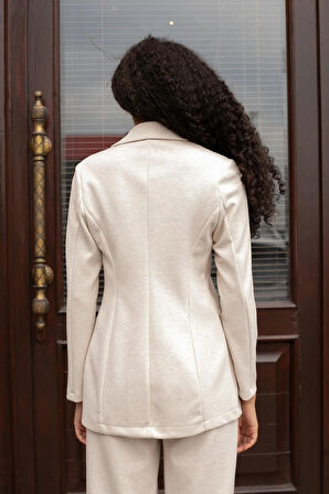 Kadın Esnek Kalın Kumaş Yakalı Cep Kapaklı Uzun Kol Çift Düğmeli Blazer Ceket-Krem