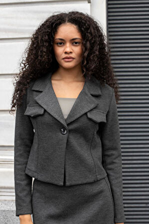 Kadın Kalın Esnek Kumaş Yakalı Cep Kapaklı Uzun Kol Kısa Blazer Ceket-Antrasit