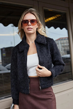 Kadın Kürk Kaşe Yakalı Cepli Arkası Lastikli Fermuarlı Kısa Mont-Siyah 