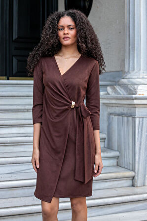 Kadın Hafif Esnek Diyagonel Süet Kumaş Kruvaze Bağcıklı Kapri Truvakar Kol Diz Boy Elbise-Kahve