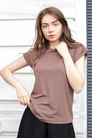Kadın İpeksi Kumaş Geniş Sıfır Yaka Kısa Kol Tshirt Bluz-Kahve 