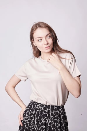 Kadın Sıfır Yaka Kırışmaz Span Karışımlı Şık Kısa Kol Likralı T-shirt Bluz-Bej 
