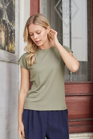 Kadın İpeksi Kumaş Geniş Sıfır Yaka Kısa Kol Tshirt Bluz-Haki 