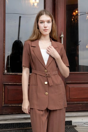 Kadın Likrasız Keten Görünümlü Kumaş Yakalı Flato Cepli Kısa Kol Blazer Ceket-Kahve