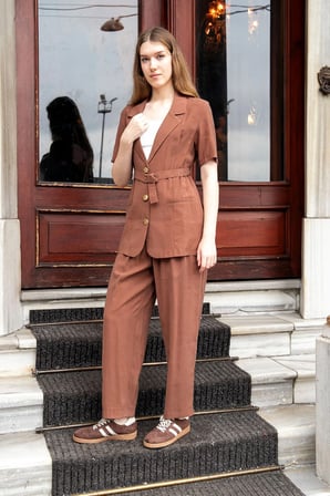 Kadın Likrasız Keten Görünümlü Kumaş Yakalı Flato Cepli Kısa Kol Blazer Ceket-Kahve