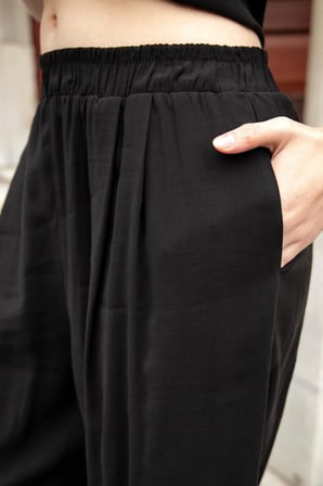 Kadın Likrasız Keten Görünümlü Kumaş Yüksek Bel Yan Cepli Pileli Beli Lastikli Rahat Kesim Pantolon-Siyah