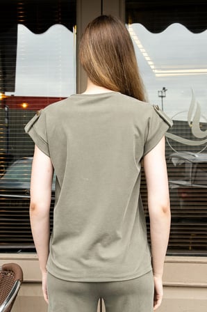 Kadın Modal İpeksi Likralı Kumaş V Yaka Duble Kollu Apoletli Yanları Yırtmaçlı T-shirt Bluz-Haki 