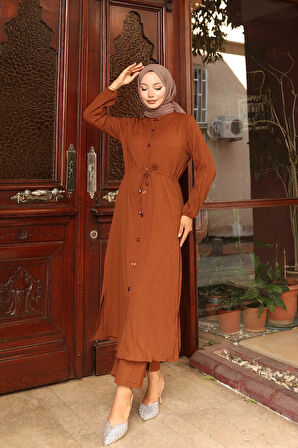 Yırtmaç Detaylı Uzun Takım Kahverengi