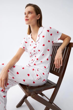 Akbeniz Kadın Beyaz Kırmızı Kalpli Önden Düğmeli Pijama Takımı