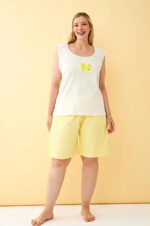 Akbeniz Kadın Beyaz Kurdele Detaylı Sarı Çizgili Şortlu Büyük Beden Pijama Takımı