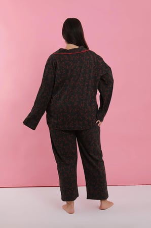 Akbeniz Kadın Büyük Beden Siyah Kırmızı Çiçekli Düğmeli Pijama Takımı