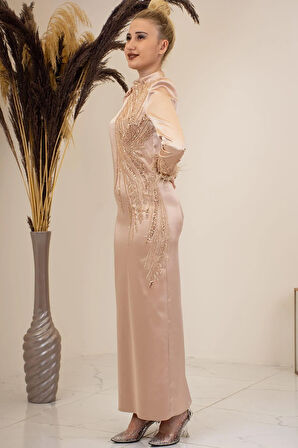 Önü Boncuk Aplik İşleme Kolları Tüylü Nara Tesettür Abiye Gold