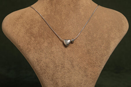 Gümüş Renkli Çelik Kalpli Kolye