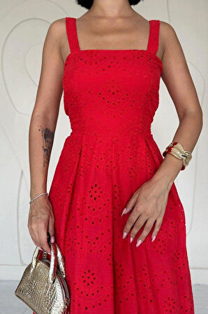 Kırmızı Askılı Aparatlı Brode Elbise