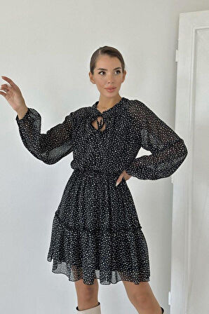 Siyah Eteği Katlı Puantiyeli Elbise