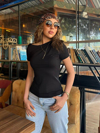 Kadın Kısa Kollu Tek Omuzu Açık Büzgülü Viskon Bluz