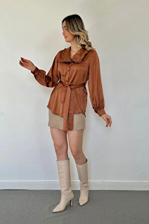 Kahverengi Yakası Fırfırlı Kuşaklı Saten Gömlek