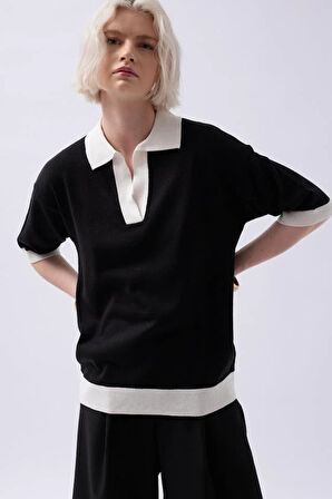 V Yaka Dokulu T-Shirt