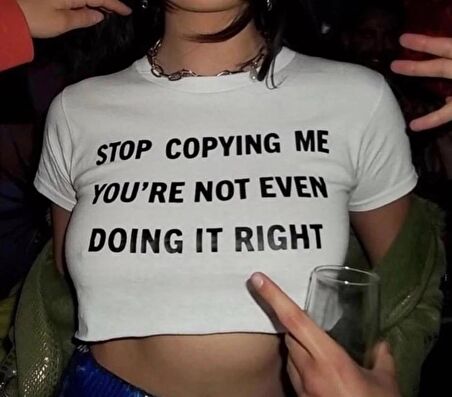 'Stop Copying Me' Baskılı Beyaz Crop