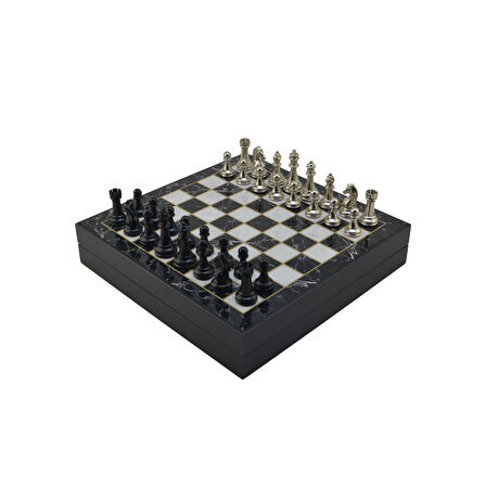 GiftHome Orta Boy Premium Black Metal Klasik Satranç Takımı ve Mermer Desenli Sandıklı MDF Tahtası (30X30X6 cm.)